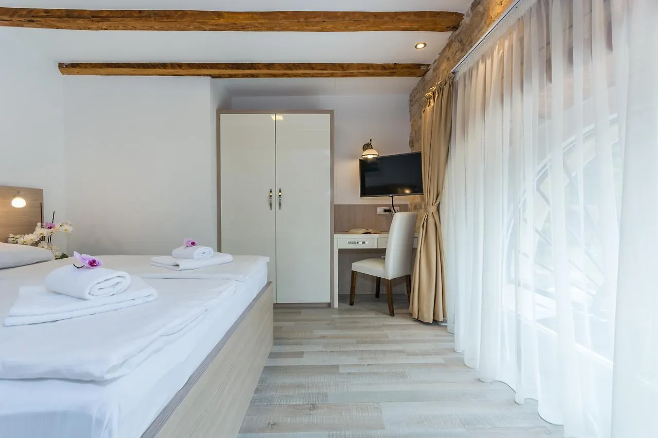 Minella Residence Porec 3*,